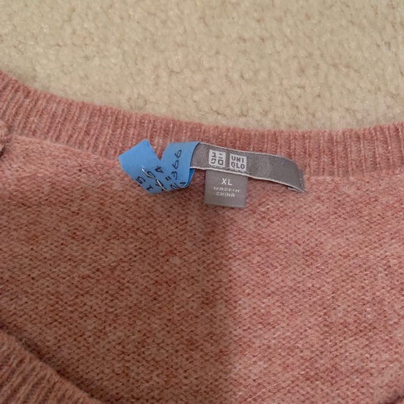 Uniqlo wool blend sweater EUC - Picture 2 of 4